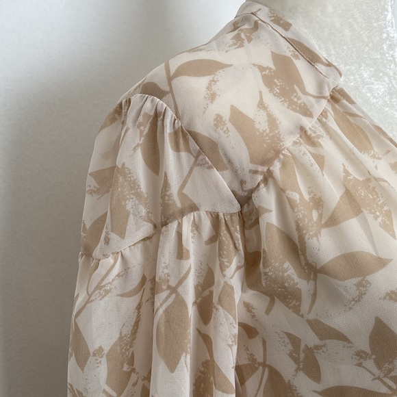 cabi Couplet Peasant Sheer Long Sleeve Top - Picture 6 of 11